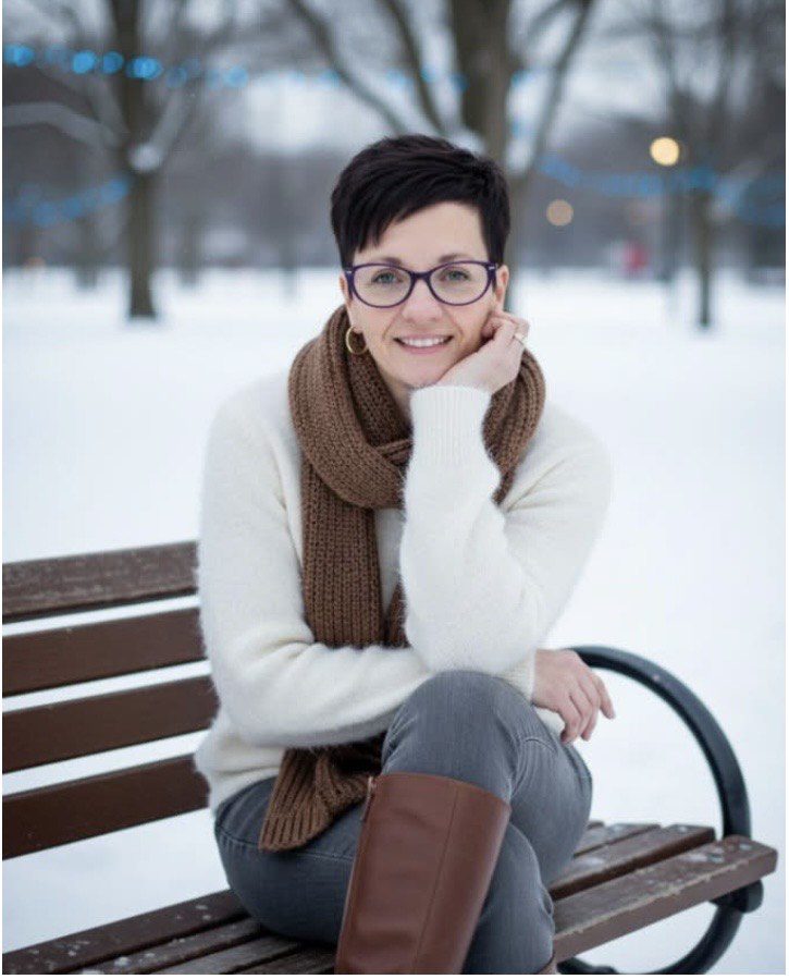 Smiling short-haired woman on snowy bench